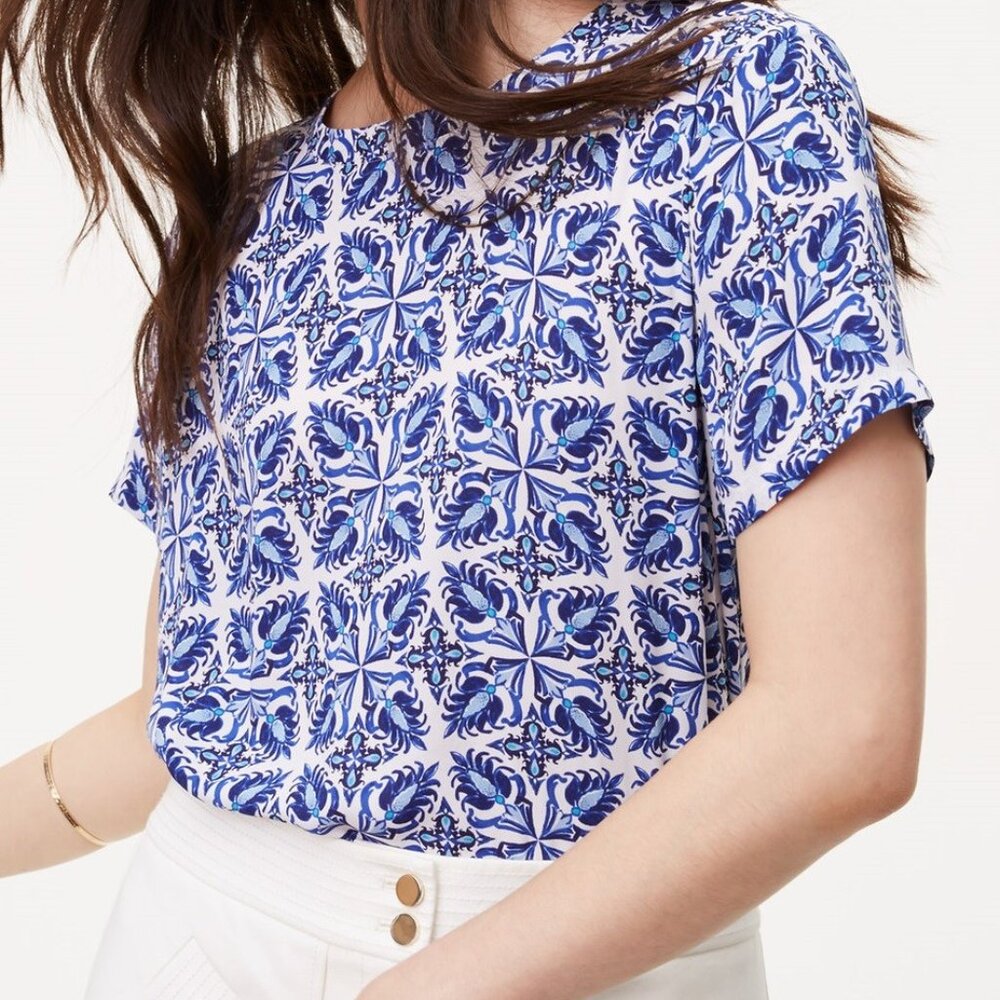 LOFT Blue and White Tile Print Short Sleeve blouse - Picture 3 of 11